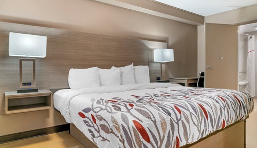 Deluxe Room, 1 King Bed, Accessible (Smoke Free)