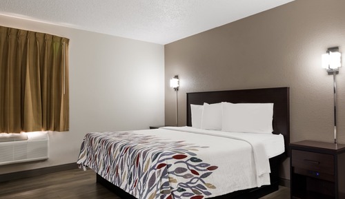 Standard Room, 1 King Bed, Accessible, Smoking