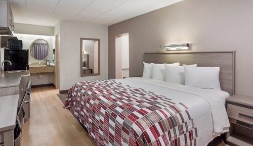 Suite, 1 King Bed, Kitchen (Jetted Tub, Smoke Free)