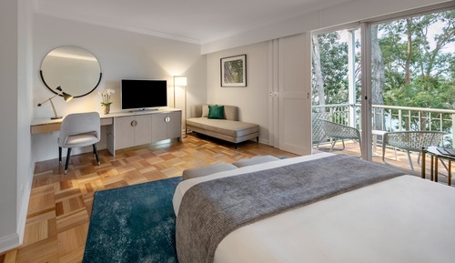 Classic Room, 1 King Bed, Club Lounge Access, Marina View