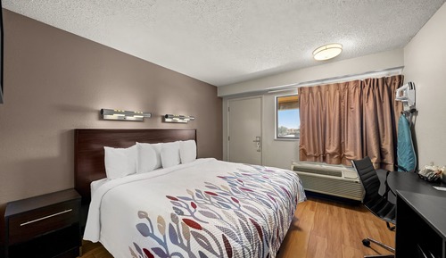 Deluxe Room, 1 King Bed, Accessible, Non Smoking