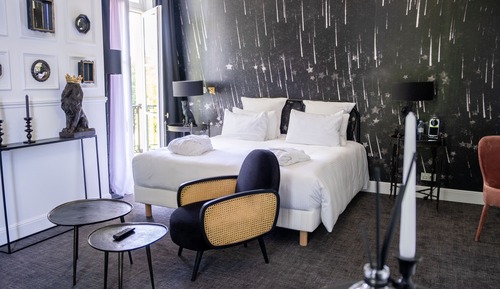 Deluxe Room, 1 Double Bed (Grounds view)