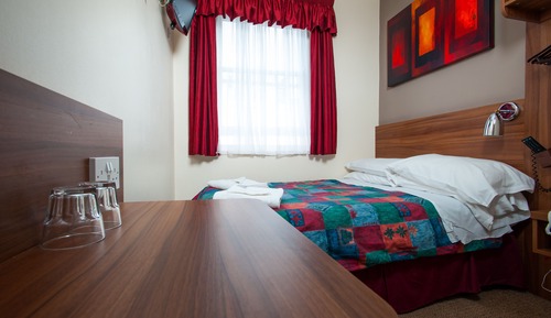Basic Double Room, Shared Bathroom
