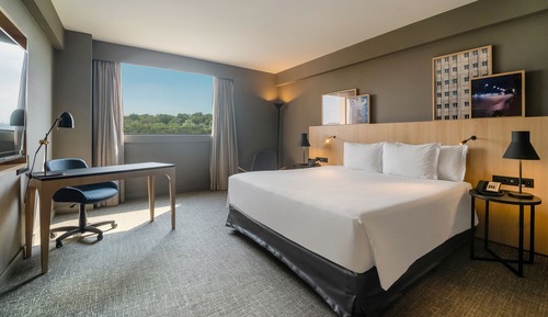 Executive Room, 1 King Bed, Bathtub (Club Lounge Access)