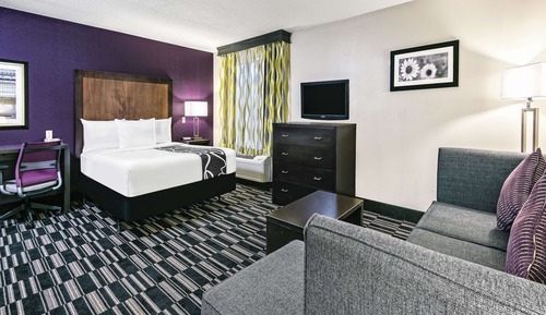 Room, 1 Queen Bed, Non Smoking, Kitchen (Mobility,Hearing,Tub w/Grab Bars)