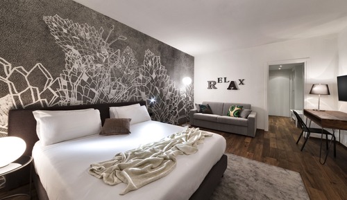 Junior Suite, 1 King Bed with Sofa bed, Jetted Tub (Jacuzzi)