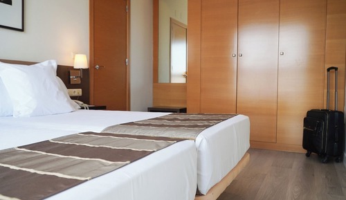Family Room (3 Adults and 1 Child)