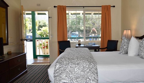 STANDARD KING ROOM