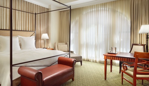 Premier Room, 1 King Bed (Riverview)