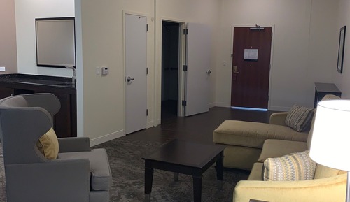 Studio, 1 King Bed, Accessible (Roll-in Shower)