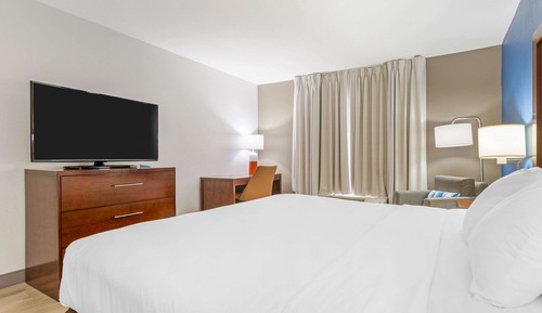 1 King Bed, Nonsmoking, Accessible