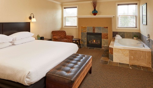 Suite, 1 King Bed, Non Smoking, Jetted Tub (with Sofabed)