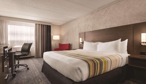 Room, 1 King Bed, Accessible, Non Smoking (Roll-in Shower)