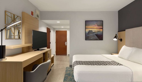Room, 1 King Bed, Accessible, Non Smoking (Mobility)