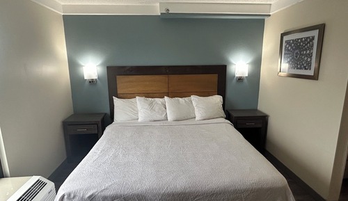 Suite, 1 King Bed, Jetted Tub (Smoke Free)