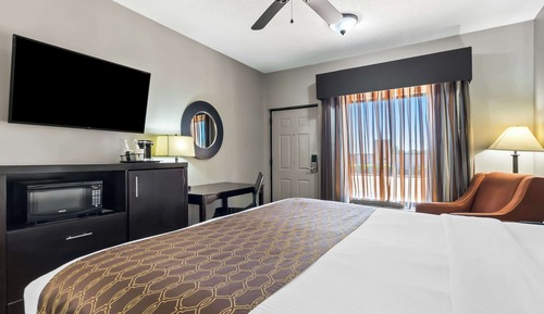 Standard Room, 1 King Bed, Accessible, Bathtub