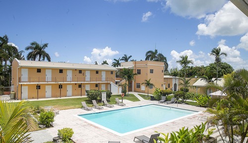 Room, Poolside