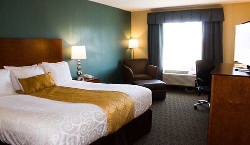 Standard Room, 1 King Bed, Accessible, Refrigerator & Microwave