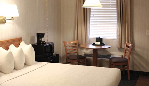 Deluxe Room, 1 King Bed