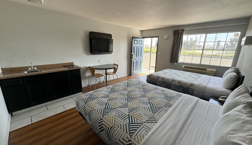 Deluxe Room, 2 Queen Beds, Non Smoking, Kitchenette