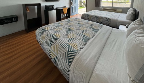 Deluxe Room, 2 Queen Beds, Accessible, Non Smoking