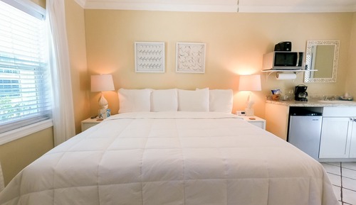 Room, 1 King Bed (King Guest Room)