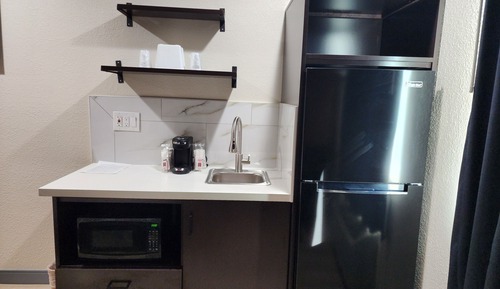 Standard Room, 1 Queen Bed, Non Smoking, Kitchenette
