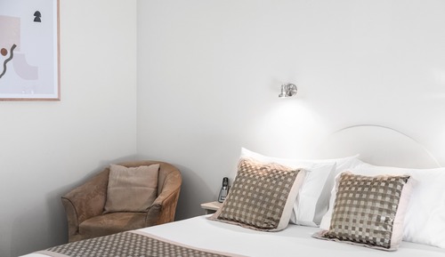 Standard Room, 1 Queen Bed, Bathtub