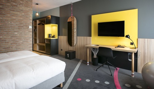 CLUB Room