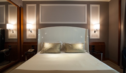 Economy Room, 1 Queen Bed (Single Use)