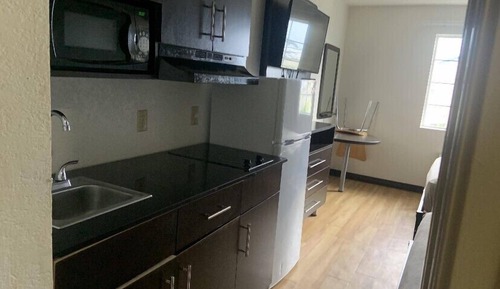 Standard Suite, 1 King Bed, Non Smoking, Kitchen
