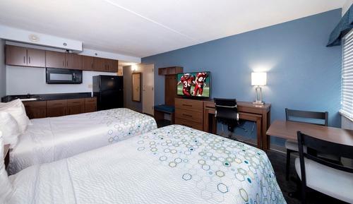 Studio, Non Smoking (2 King Beds)