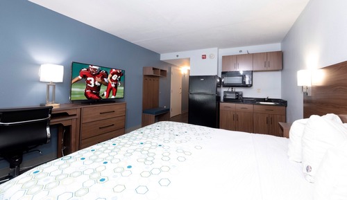Studio, 1 Queen Bed, Accessible, Non Smoking (Roll-In Shower)