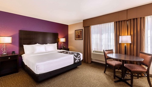 Deluxe Room, 1 King Bed, Non Smoking, Kitchenette