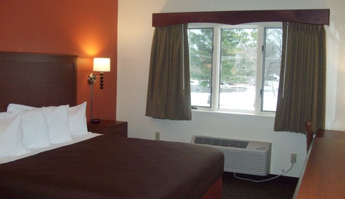 Deluxe Studio Suite, 1 King Bed, Non Smoking, Lake View
