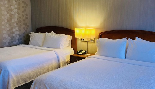 Room, 2 Queen Beds, Non Smoking (Mobility/Hearing Access, Roll-in Shwr)