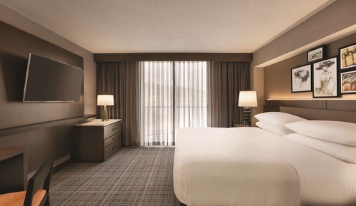 Corner Suite, 1 King Bed, Shower