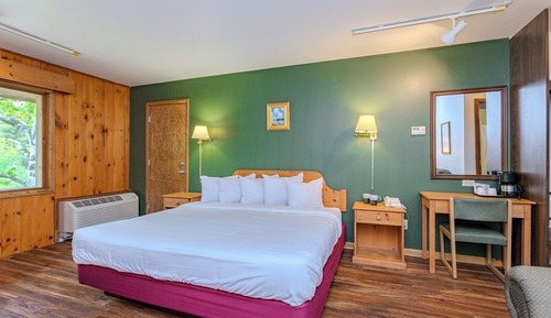 1 King Bed 2nd Floor