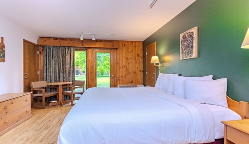 1 King Bed 1st Floor