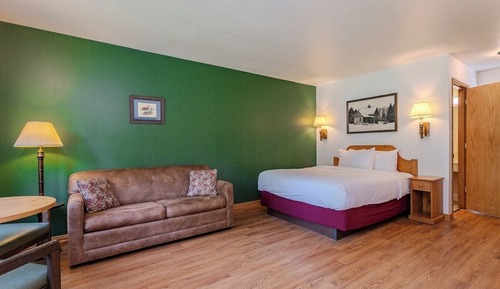 Standard Room, 1 Queen Bed (1st Floor)