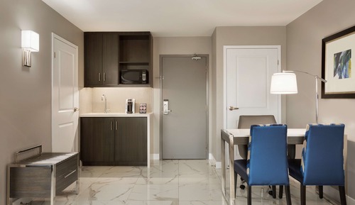 Suite, 1 King Bed, Accessible, Bathtub