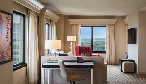 Luxury Suite, 1 King Bed with Sofa bed (Mobility/Hearing Access, Roll-In Shwr)