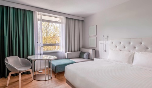 Deluxe Room, 1 King Bed
