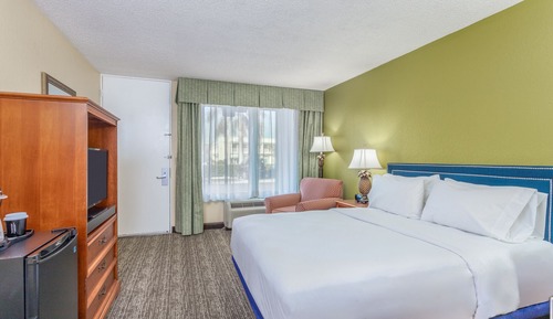 Standard Room, 1 Queen Bed, City View