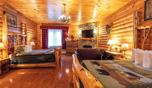 Suite, 2 Queen Beds, Accessible, Jetted Tub