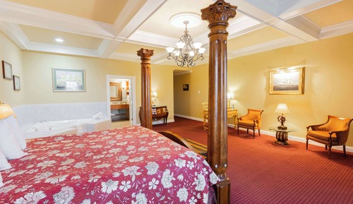 Suite, 1 King Bed, Non Smoking, Jetted Tub