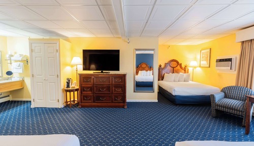 Family Suite, Multiple Beds, Non Smoking, Refrigerator & Microwave (Pet Friendly)