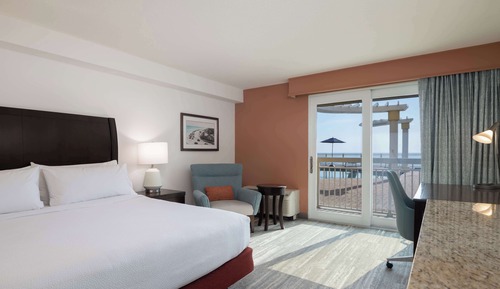 Room, 1 King Bed, Accessible, Pool View (Hearing)