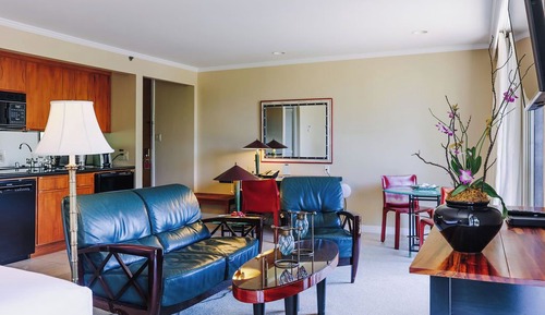 Executive Suite, 1 King Bed, Kitchen