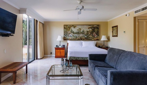 Suite, 1 King Bed, Kitchen